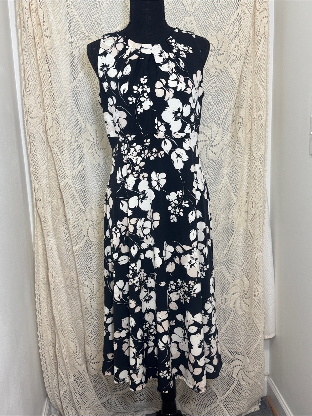Sleeveless Black & White London Times Floral Midi Dress